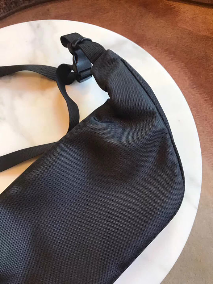 BALENCIAG巴黎世家 實用腰包款 防水面料  BL1398